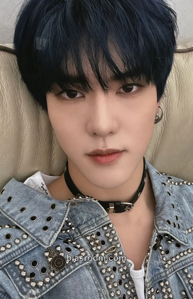 Junghoon Love Me Like Photocard - Omega X - Omega X K-pop photocard