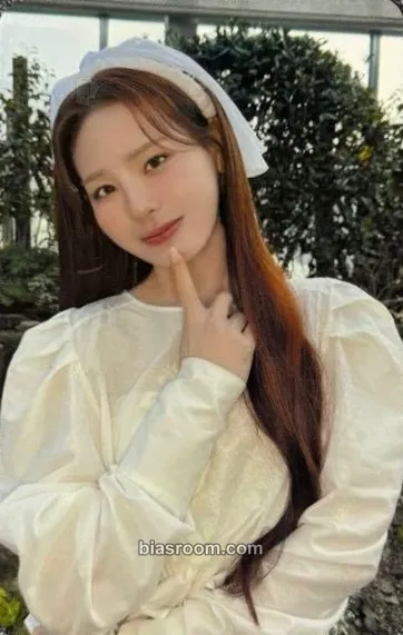 Mako Good Girl But Not For You Photocard - NiziU - NiziU K-pop photocard