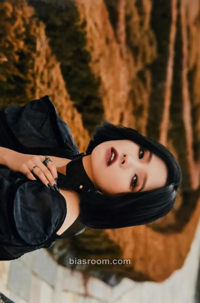 i-dle - Soyeon - I Trust Album postcard lipss brand collaboration horizontal