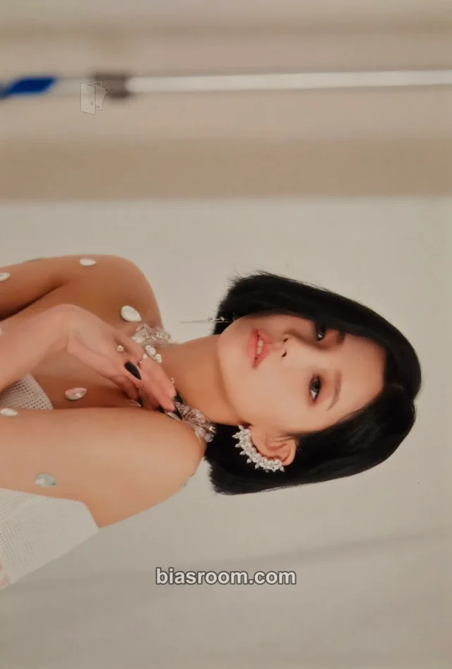 i-dle - Soyeon - I Trust Album postcard lipss brand collaboration horizontal