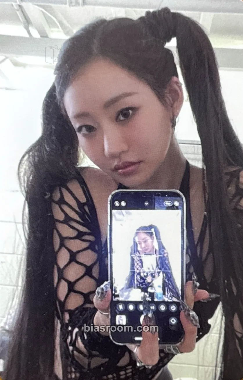 Julie Lose Yourself Photocard - KISS OF LIFE - KISS OF LIFE K-pop photocard