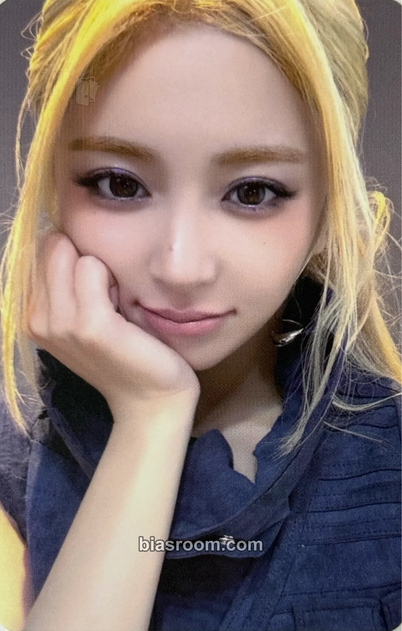 Huh Yunjin PUREFLOW pt.1 Photocard - LE SSERAFIM - LE SSERAFIM K-pop photocard