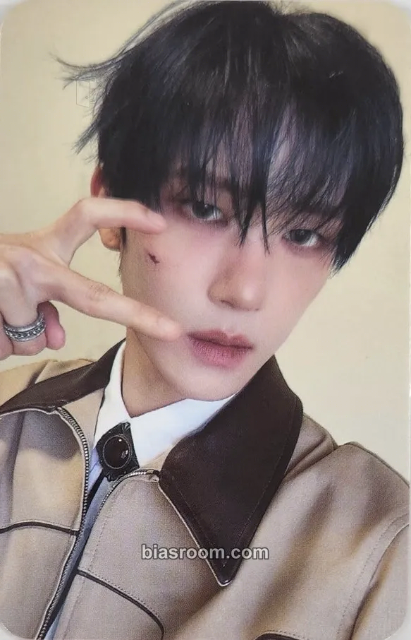 Gihyeon Chapter: New is Now Photocard - NouerA - NouerA K-pop photocard