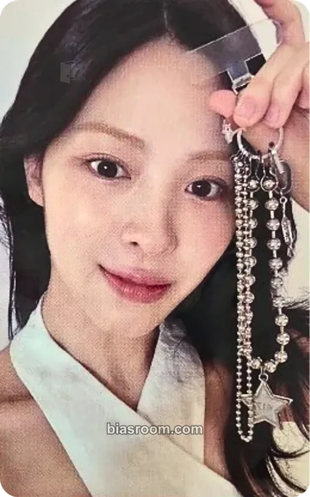 ITZY - Ryujin - GOLD Album pop-up store merch inclusion