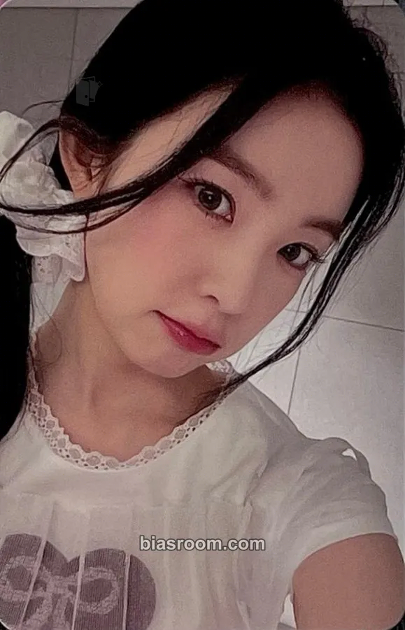 Irene Tilt Photocard - Red Velvet - Red Velvet K-pop photocard