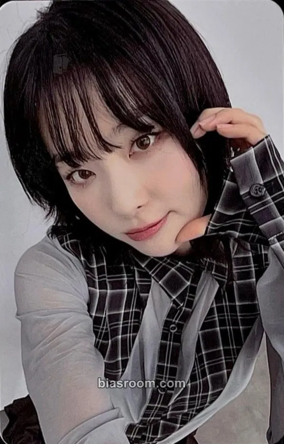 Seulgi Tilt Photocard - Red Velvet - Red Velvet K-pop photocard