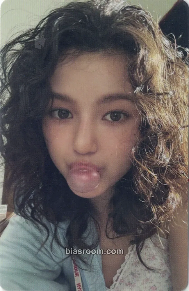 Danielle How Sweet Photocard - NewJeans - NewJeans K-pop photocard