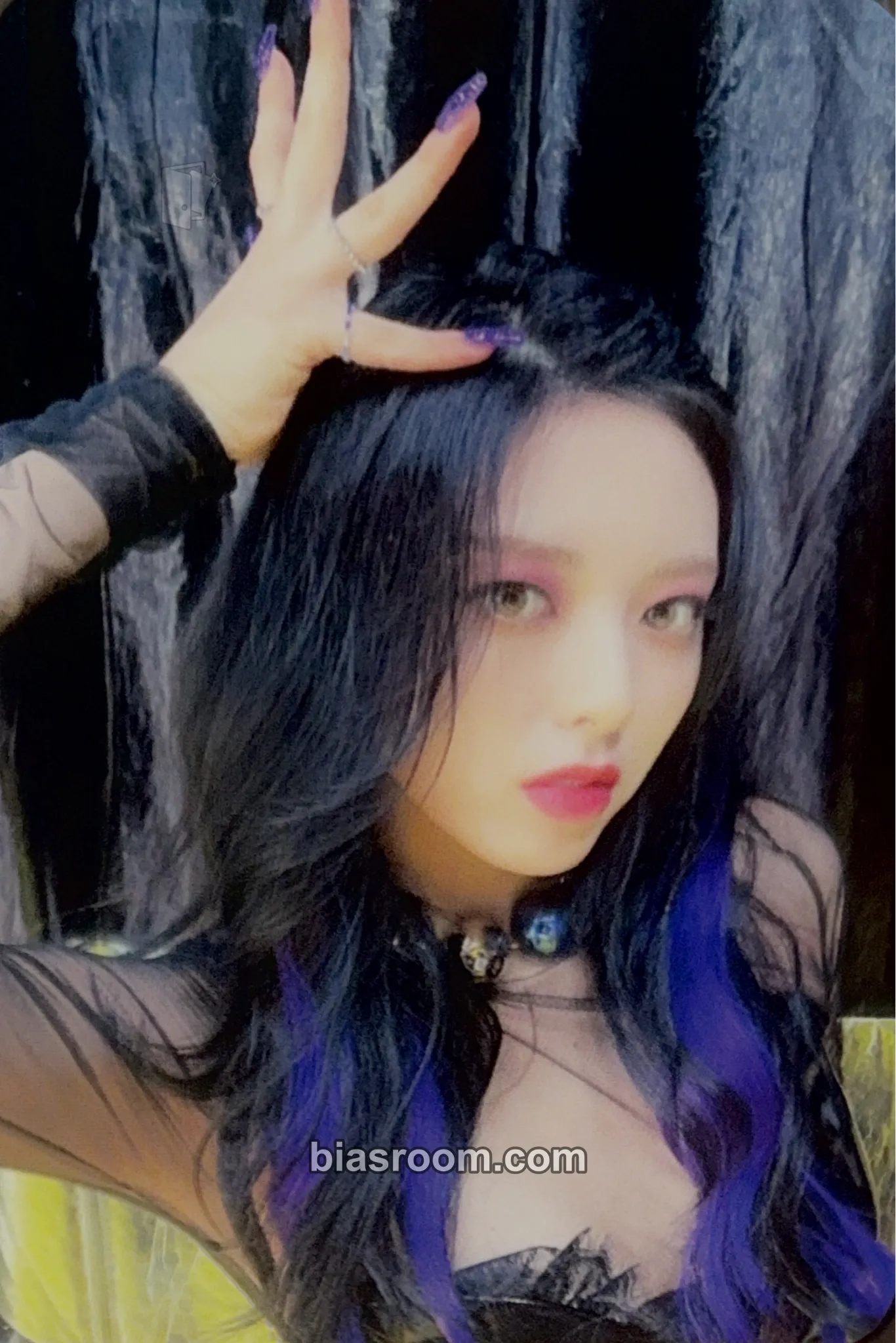 Yuna Crazy in Love Photocard - ITZY - ITZY K-pop photocard