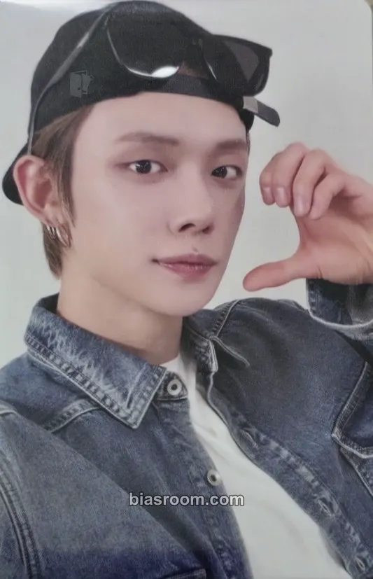 Yeonjun 7TH YEAR: A Moment of Stillness in the Thorns Photocard - TOMORROW X TOGETHER - TOMORROW X TOGETHER K-pop photocard