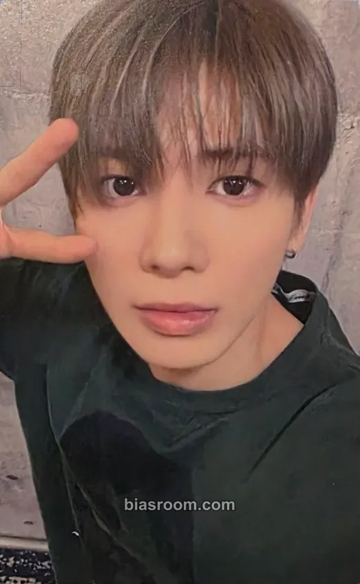 Taehyun 7TH YEAR: A Moment of Stillness in the Thorns Photocard - TOMORROW X TOGETHER - TOMORROW X TOGETHER K-pop photocard