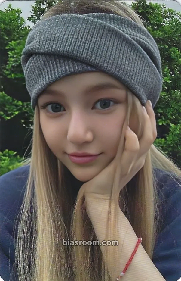 Danielle How Sweet Photocard - NewJeans - NewJeans K-pop photocard