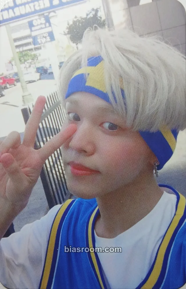 ONF - Yuto - YOU COMPLETE ME Album album photocard yellow back selfie