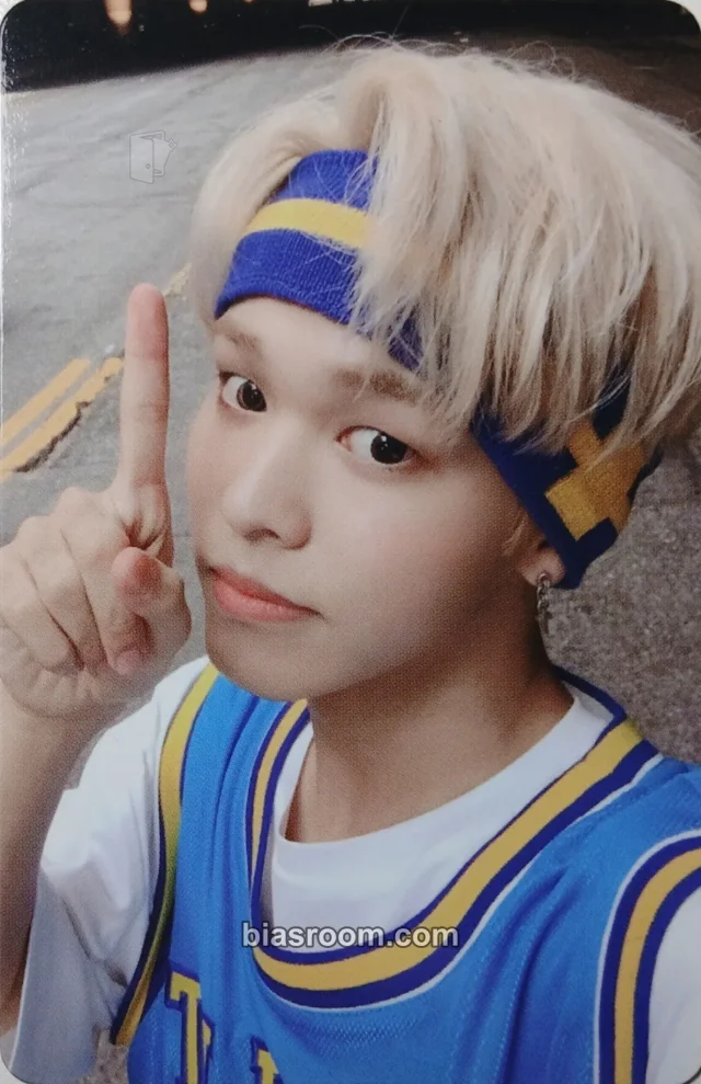 ONF - Yuto - YOU COMPLETE ME Album album photocard yellow back selfie