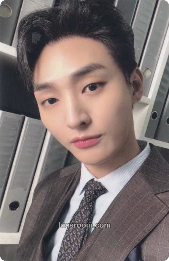 Jisung 2022 SEASON’S GREETINGS Photocard - Yoon Jisung - Yoon Jisung K-pop photocard