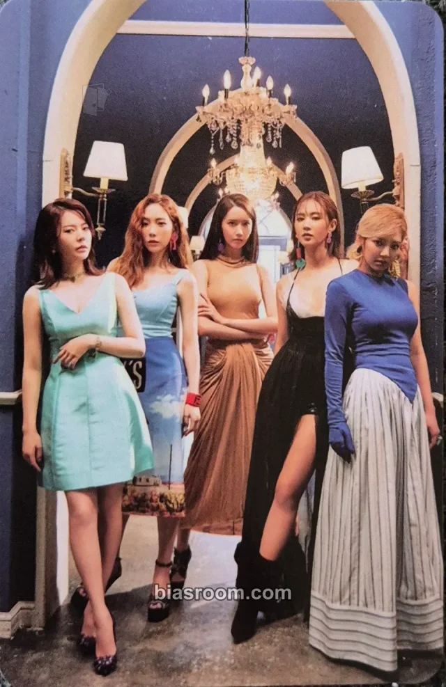 Girls' Generation - Lil' Touch Album non-selfie group photocard