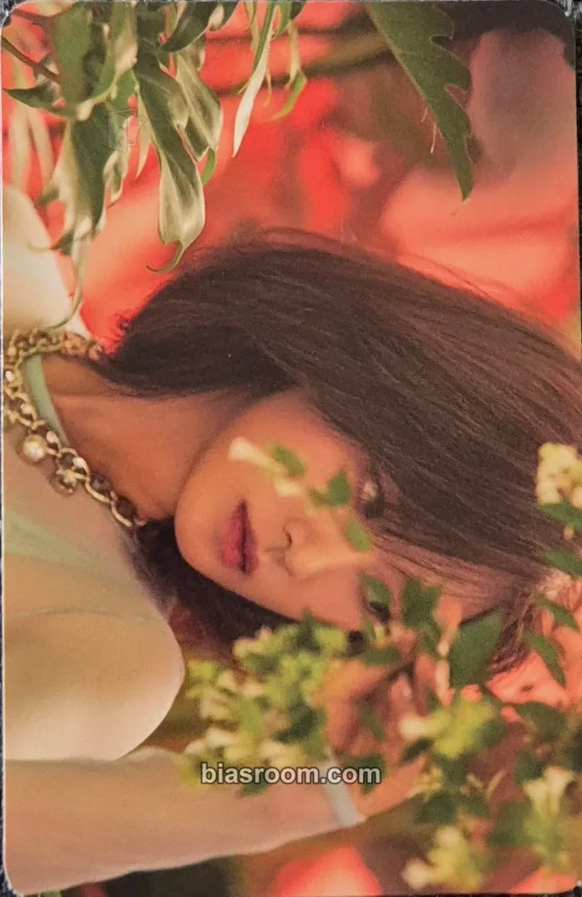 Girls' Generation - Yuri - Lil' Touch Album horizontal non-selfie concept version