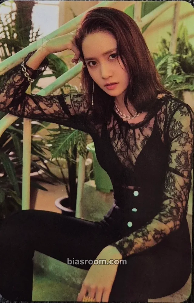 Girls' Generation - Yoona - Lil' Touch Album non-selfie concept version