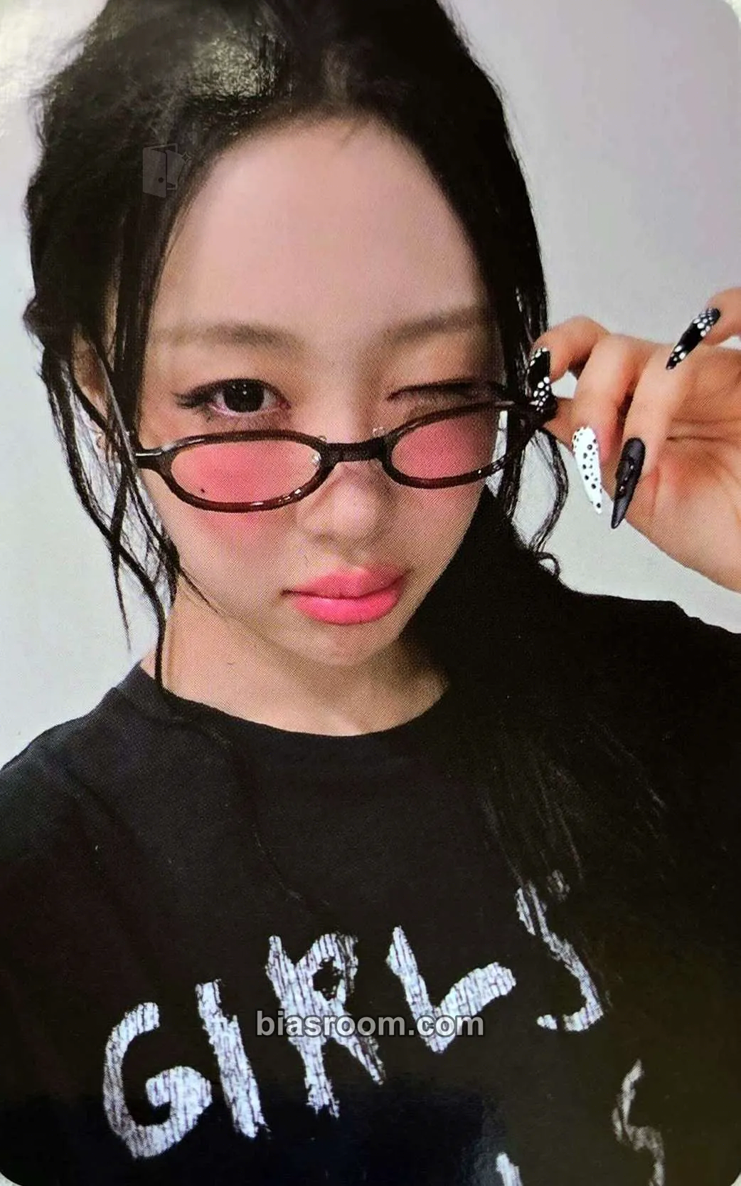 Yves YVES 2nd World Tour: Cosmic Crispy Tour in Asia & Australia Photocard - Yves - Yves K-pop photocard