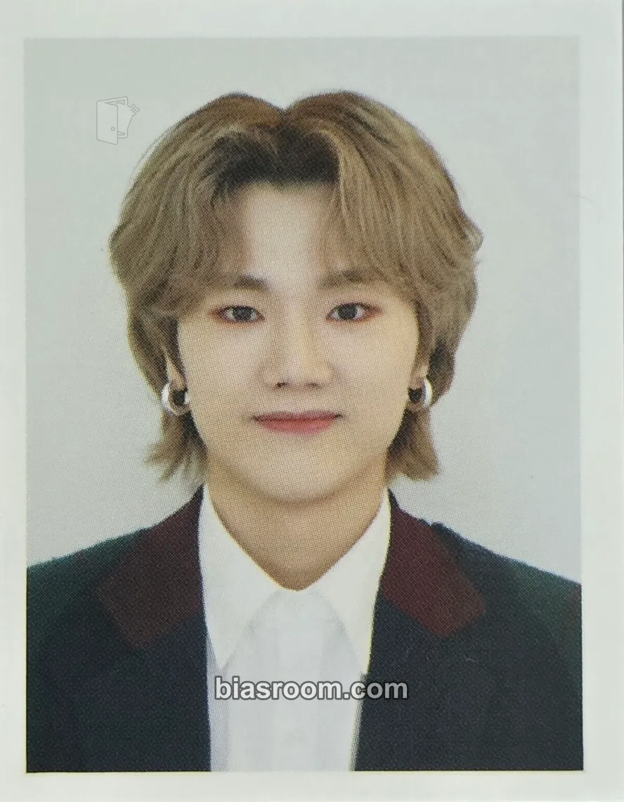 Jungsu Official Fanclub 1st Generation Photocard - Xdinary Heroes - Xdinary Heroes K-pop photocard
