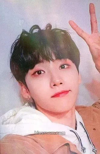 Woong SALUTE : A NEW HOPE Photocard - AB6IX - AB6IX K-pop photocard