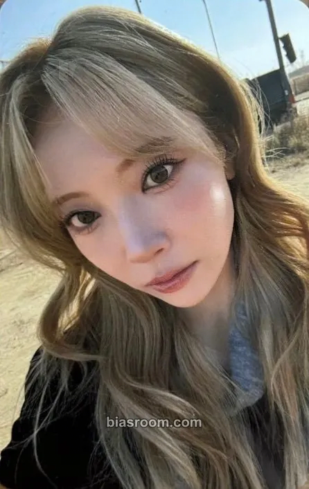 Mayuka NiziU X aoyagi souhonke Photocard - NiziU - NiziU K-pop photocard