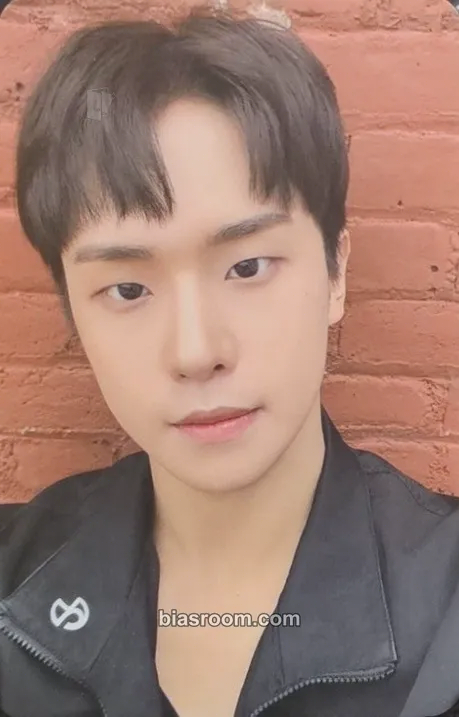 Minseok HIGH&LOW DONUTS Debut Promotion Busking Photocard - NEWBEAT - NEWBEAT K-pop photocard
