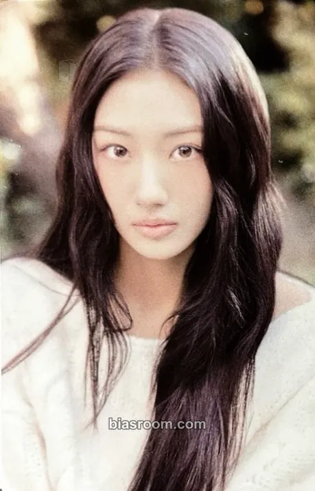 Gawon 2026 Season’s Greetings Photocard - MEOVV - MEOVV K-pop photocard