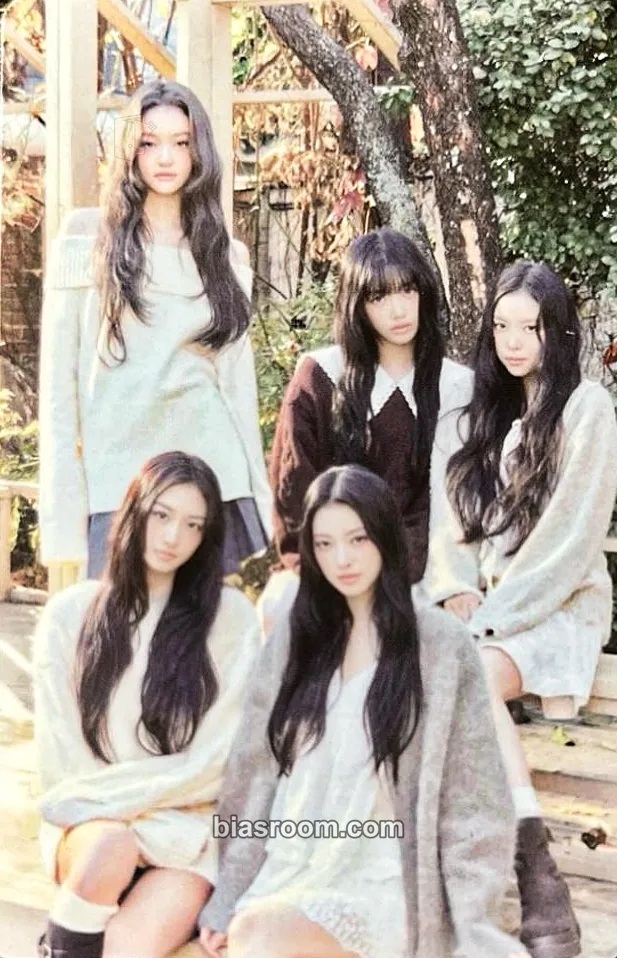 2026 Season’s Greetings Photocard - MEOVV - MEOVV K-pop photocard