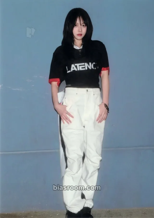 Latency - Heeyeon - LATE O’ CLOCK Album album inclusion postcard version