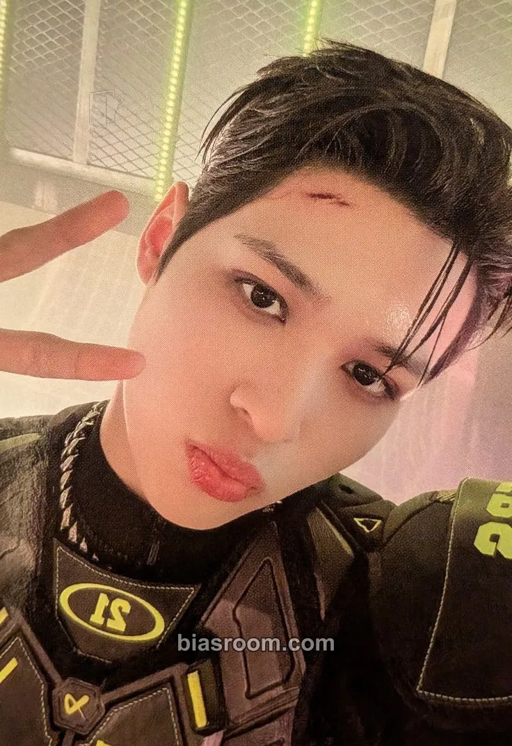 Mackiah ONE HEARTED Photocard - AMPERS&ONE - AMPERS&ONE K-pop photocard