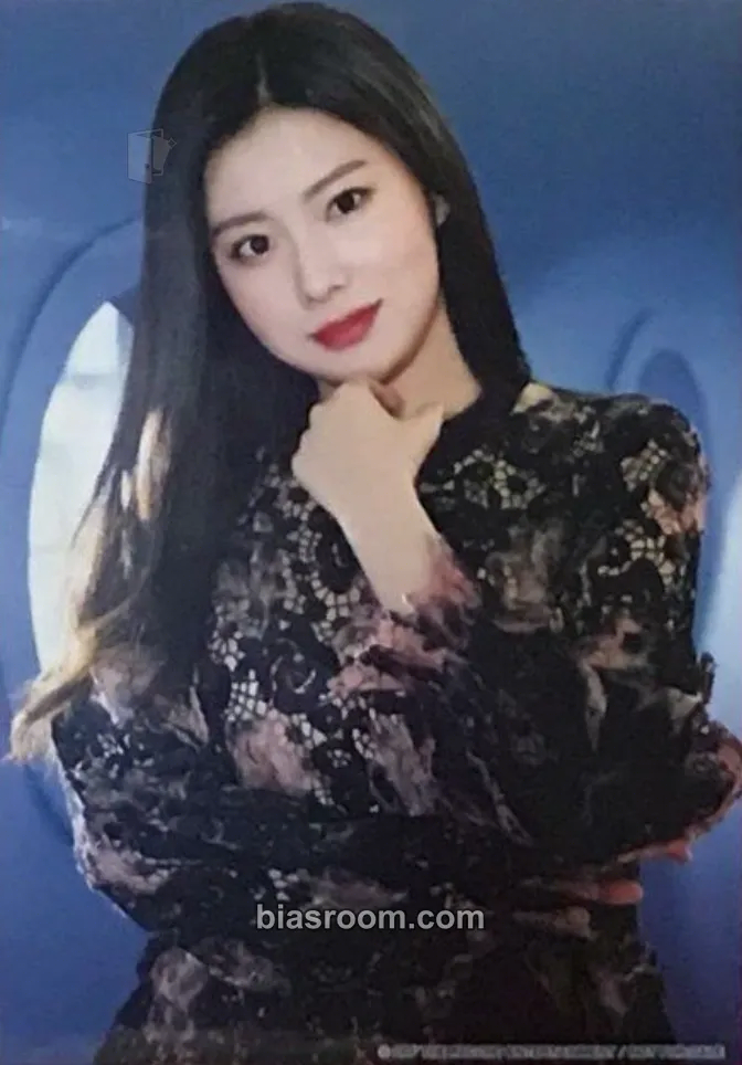 Hyewon Buenos Aires Photocard - IZ*ONE - IZ*ONE K-pop photocard
