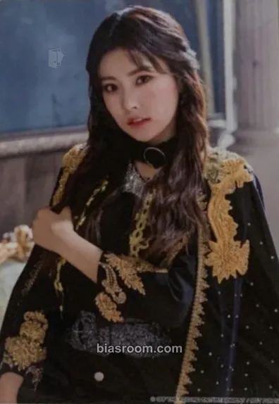 Hyewon Vampire Photocard - IZ*ONE - IZ*ONE K-pop photocard
