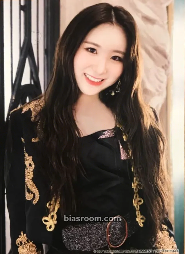 Lee Chaeyeon Vampire Photocard - IZ*ONE - IZ*ONE K-pop photocard