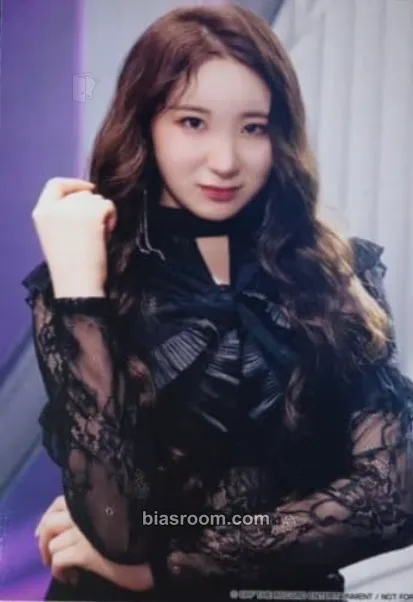 Lee Chaeyeon Vampire Photocard - IZ*ONE - IZ*ONE K-pop photocard