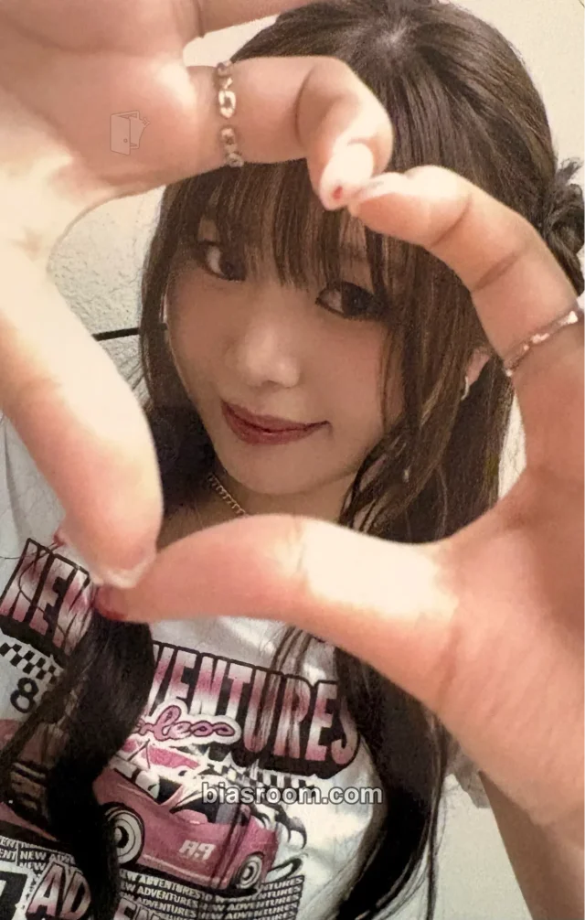 LOVEONE - Yuna - Drama Queen Album rising star fansign bad image - replace