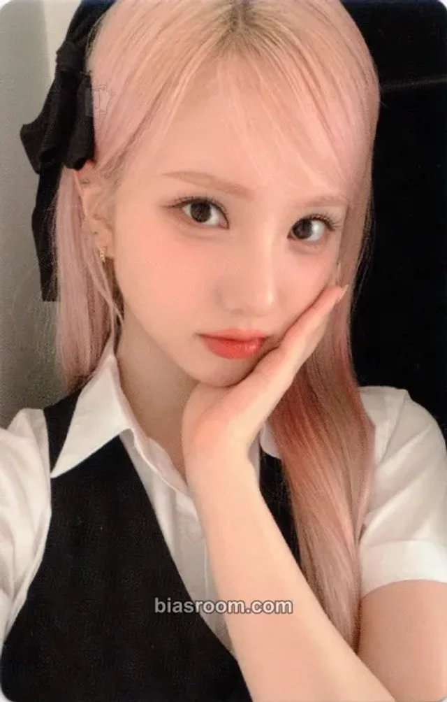 VIVIZ - Eunha - Viviz Museum 2025 Season's Greeting Other season's greetings photocard set