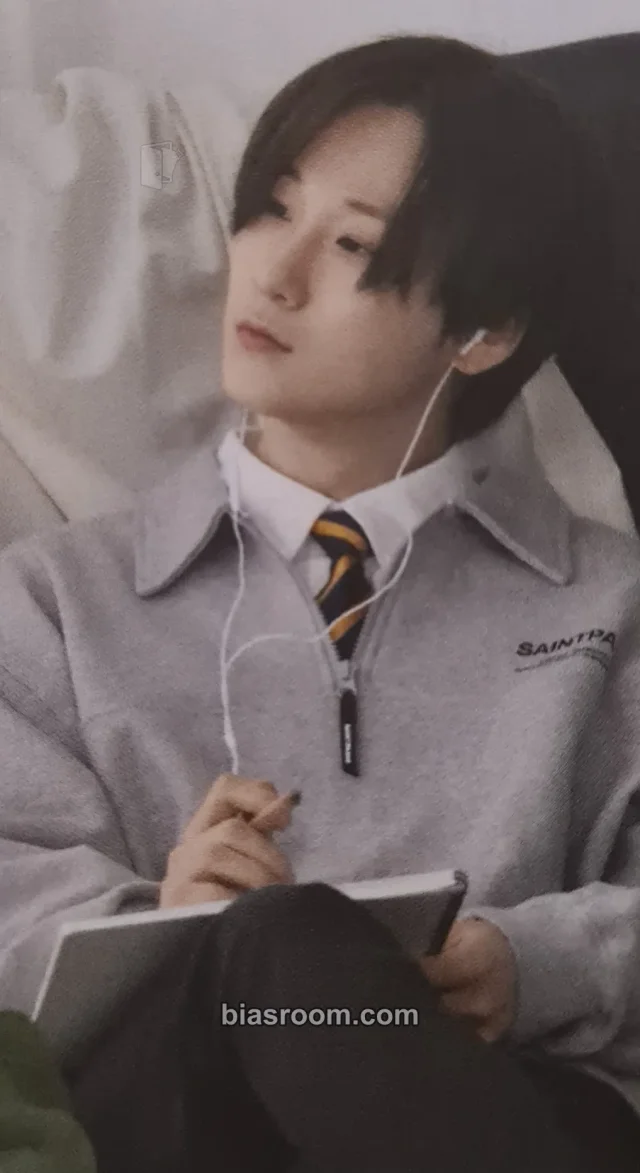 Ω W24 - Aaron - The white album Album album photocard