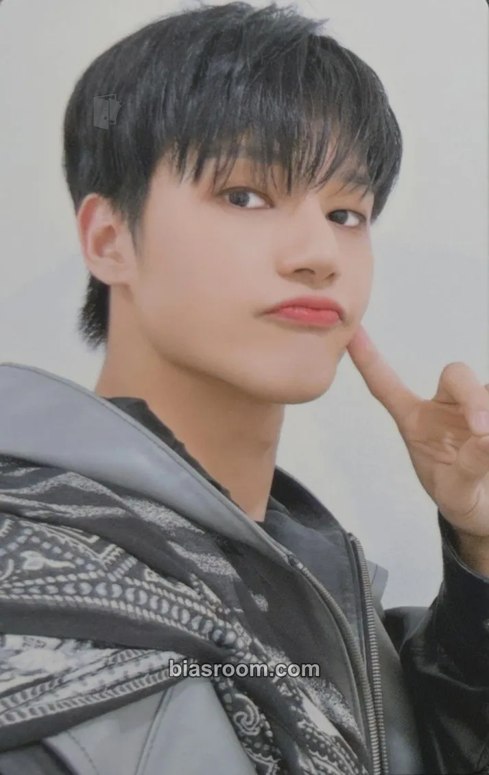 Wooyoung Towards The Light : Will To Power World Tour 2024 - 2025 Photocard - ATEEZ - ATEEZ K-pop photocard