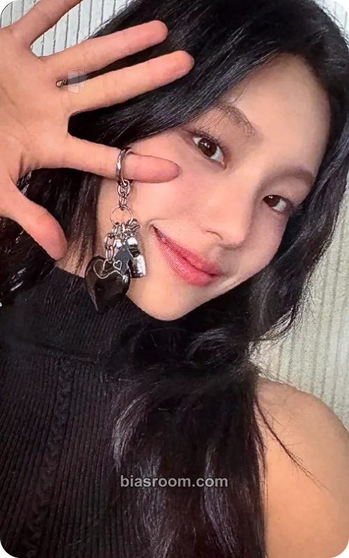 Yeji GOLD Photocard - ITZY - ITZY K-pop photocard