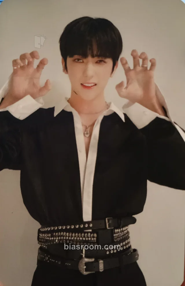 Omega X - Yechan - Love Me Like Album