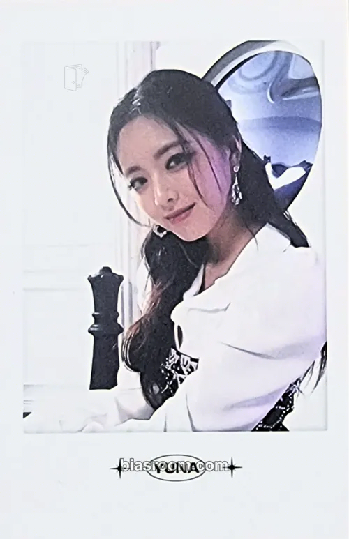 Yuna ITZY The 1st World Tour 'Checkmate' Photocard - ITZY - ITZY K-pop photocard