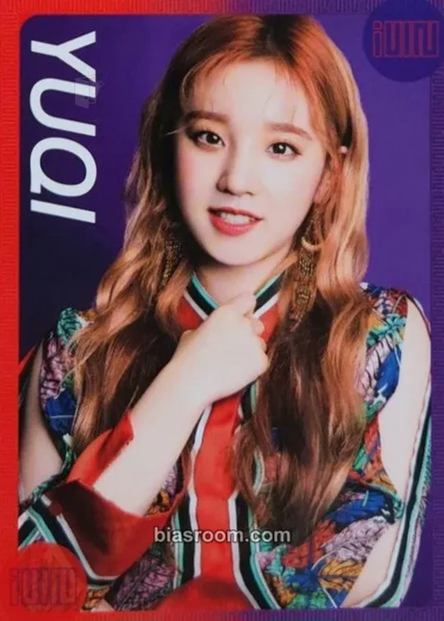 i-dle - Yuqi - LATATA Album brand collaboration earphones non-selfie