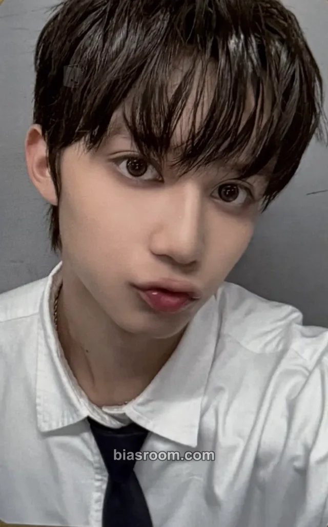 YUHZ - Kai - ENA K-POP Up Chart Show Event message card