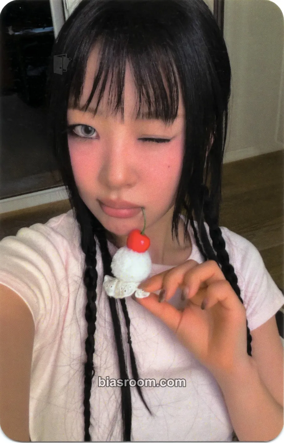 Yves Nail Photocard - Yves - Yves K-pop photocard