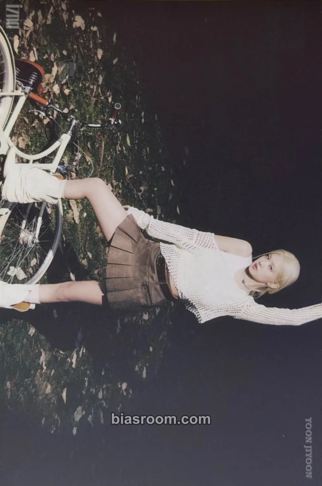 izna - Yoon Jiyoon - N/a Album merch postcard set