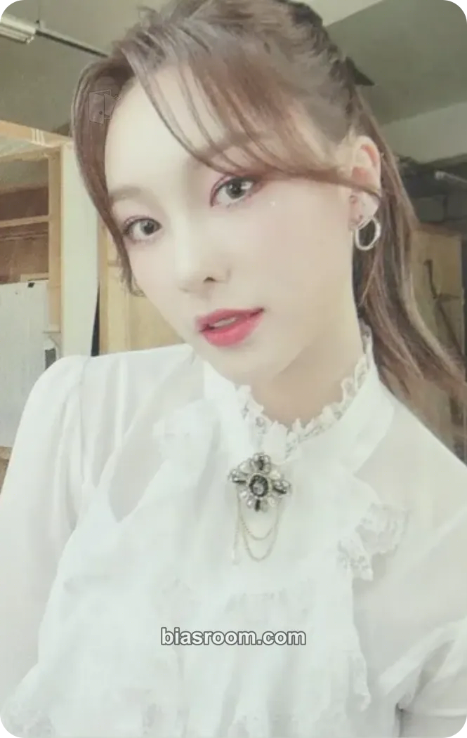 Lara Dreams Alive Photocard - DreamNote - DreamNote K-pop photocard