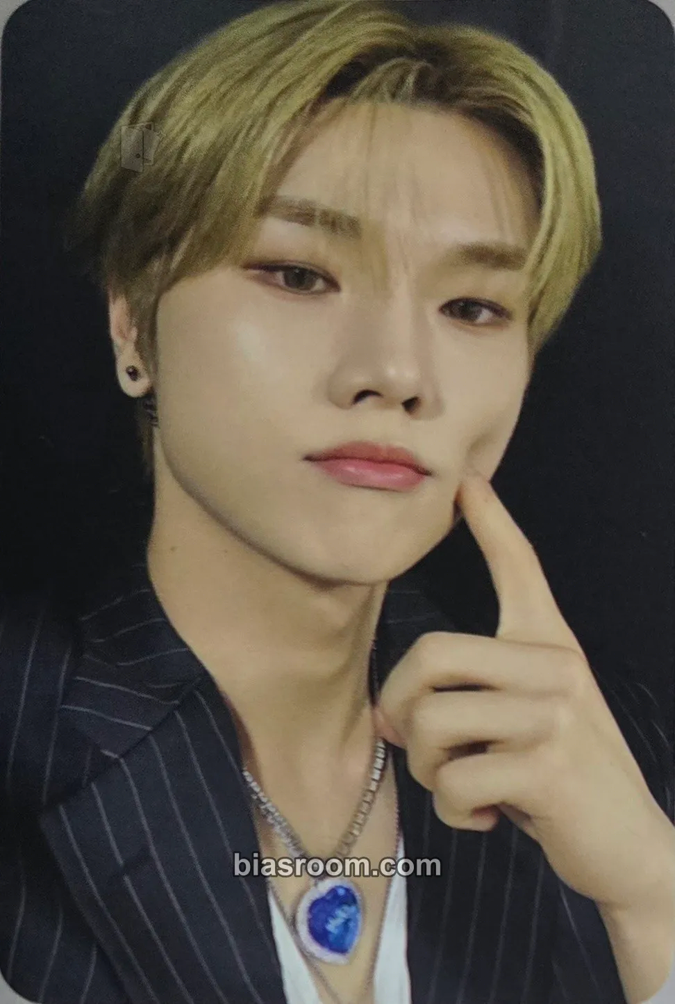 Jungsu Closed ♭eta Photocard - Xdinary Heroes - Xdinary Heroes K-pop photocard