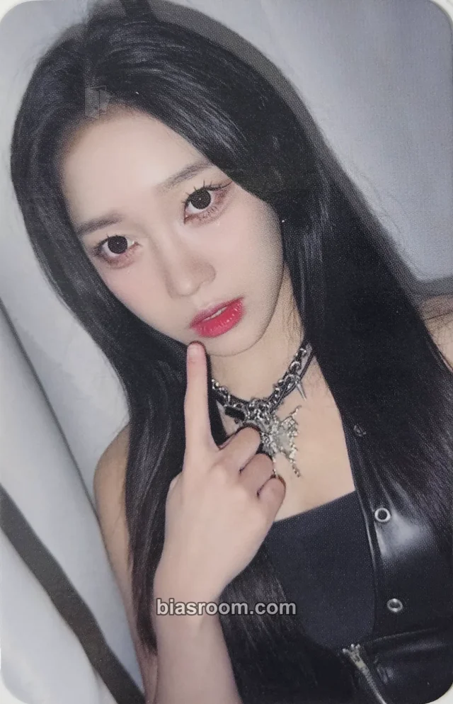 Ω E11iVYN - Chaerin - Red Line Album album photocard