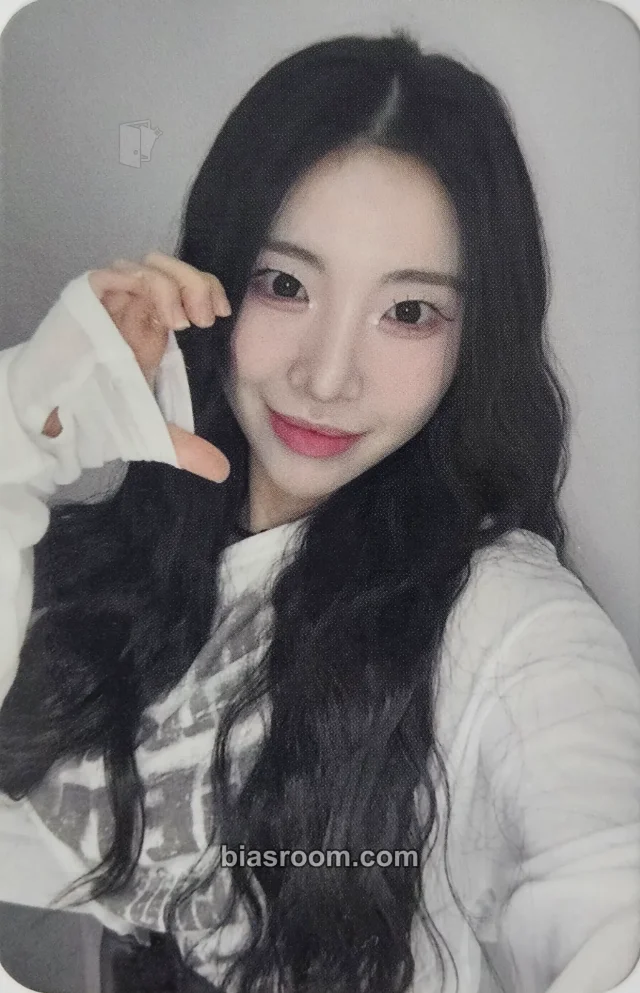 Ω E11iVYN - Yeongeun - Red Line Album album photocard