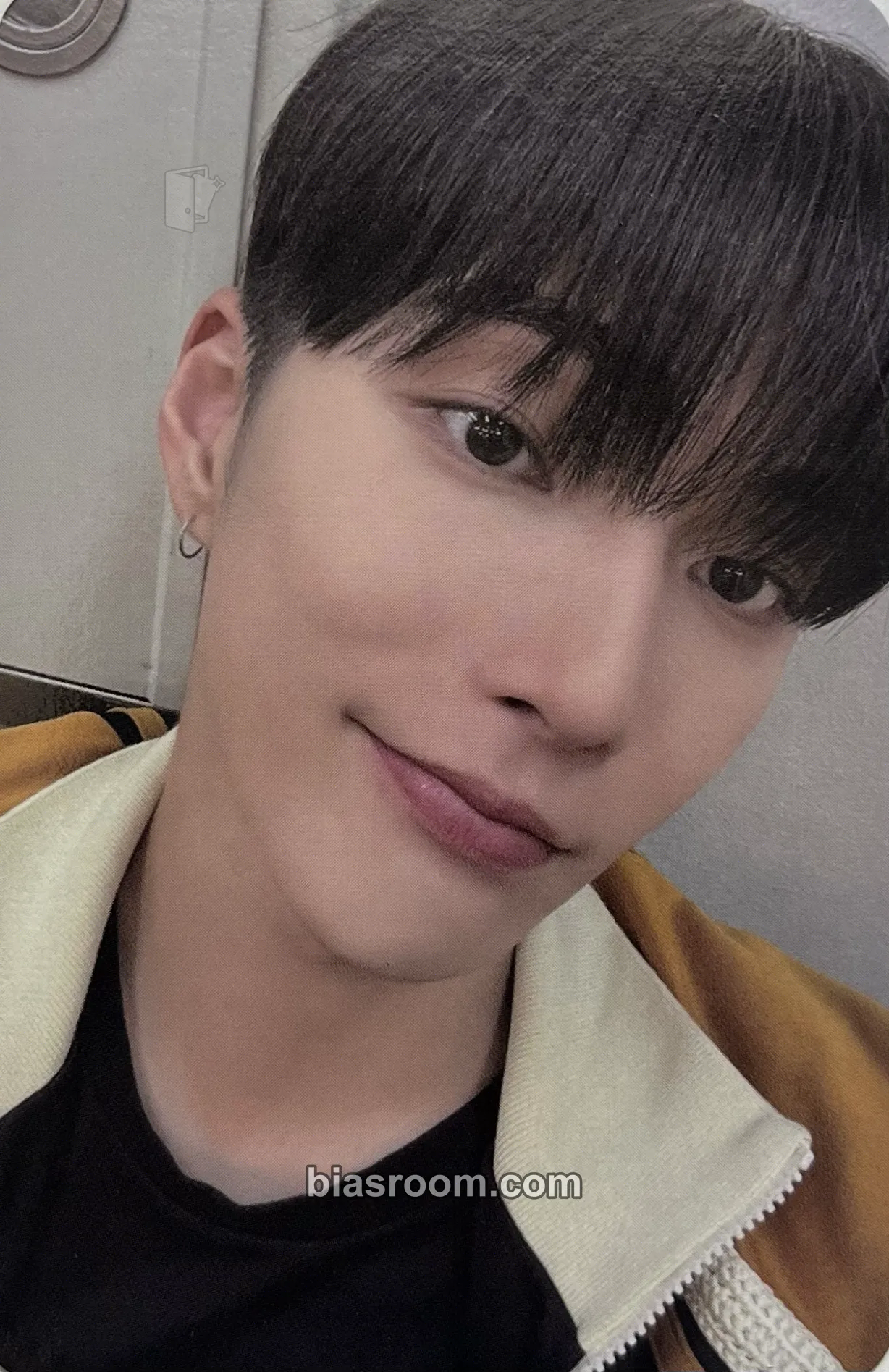 XngHan (ex. Seunghan) Get A Guitar Photocard - RIIZE - RIIZE K-pop photocard